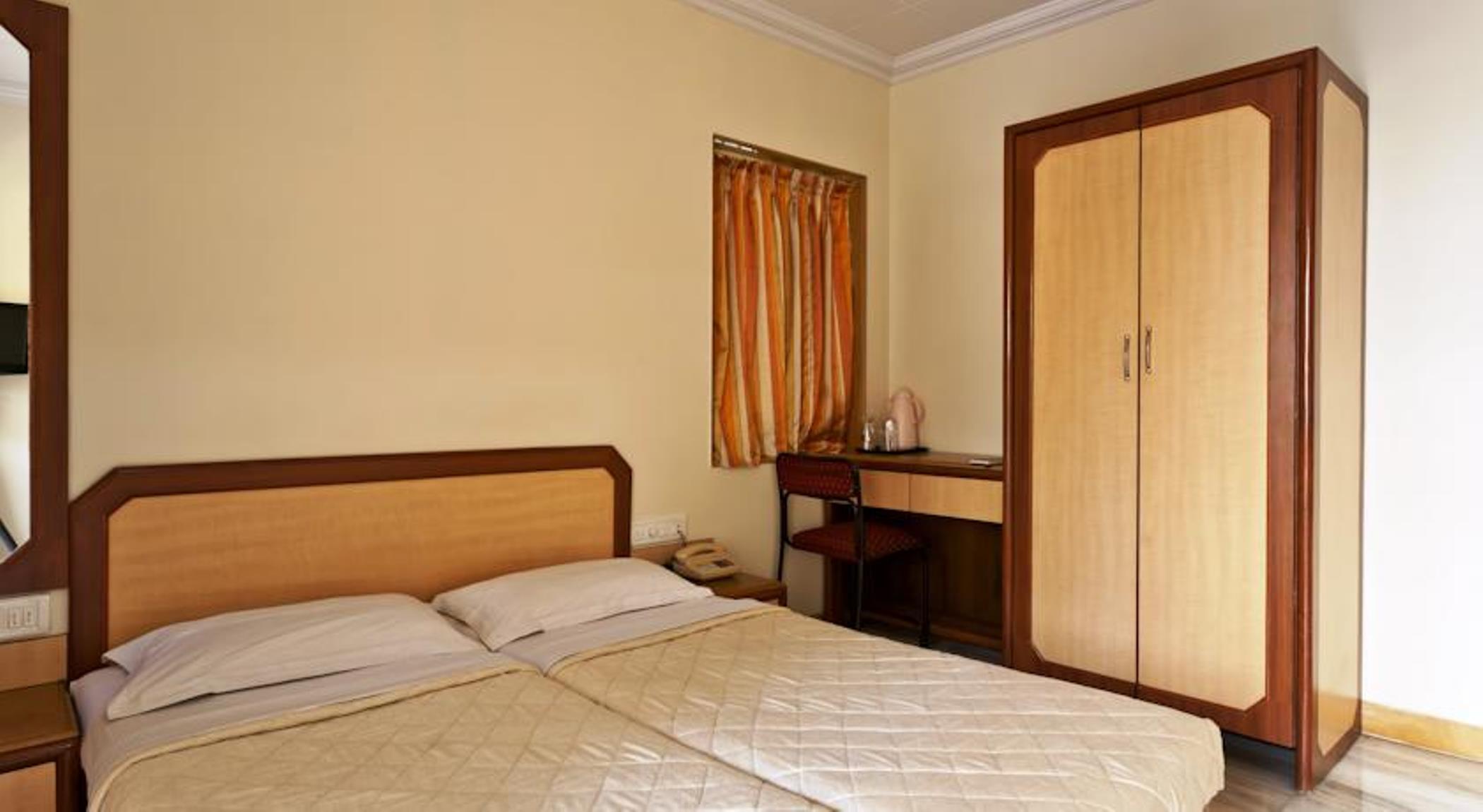 Accord Hotel Mumbai Exterior photo