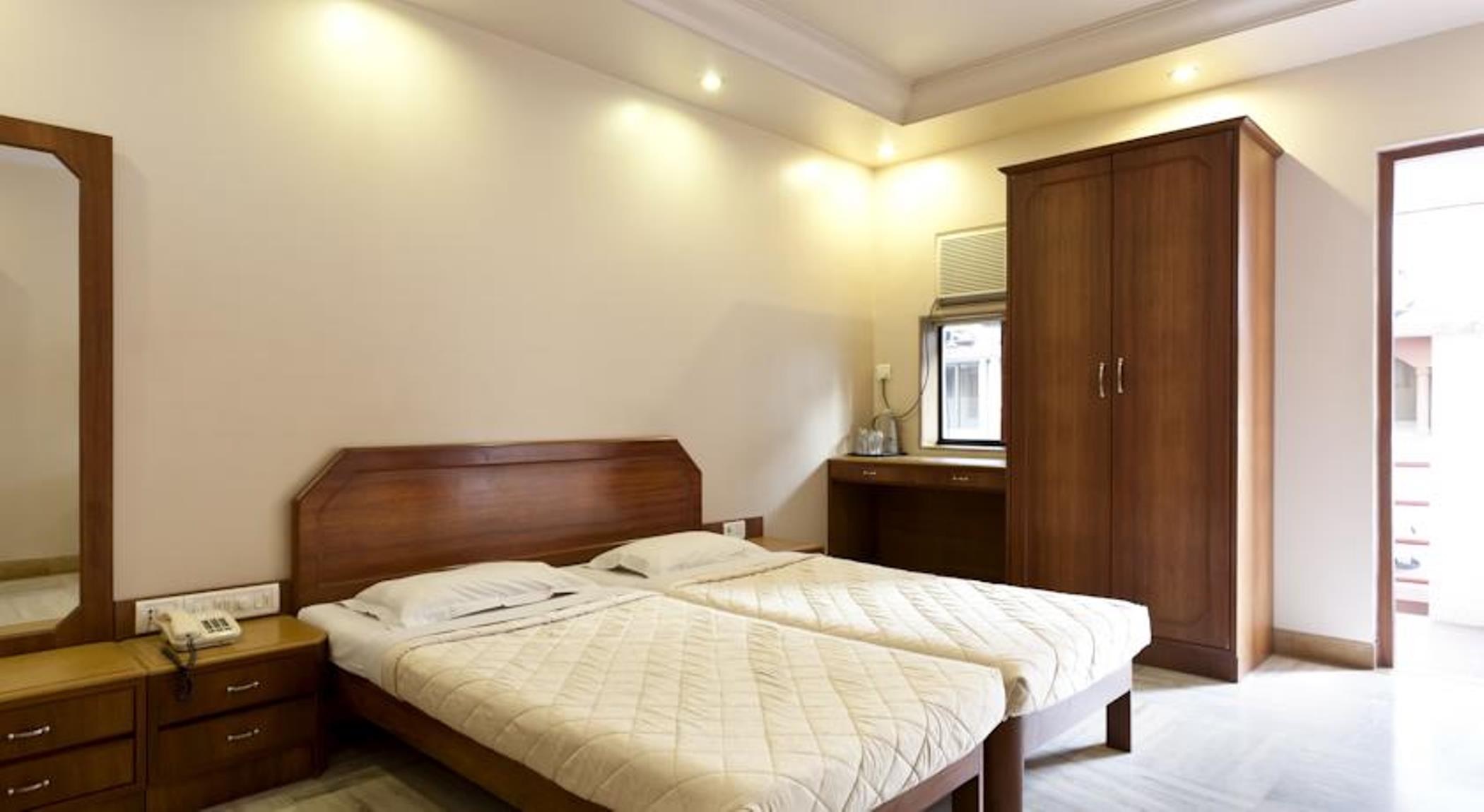Accord Hotel Mumbai Exterior photo
