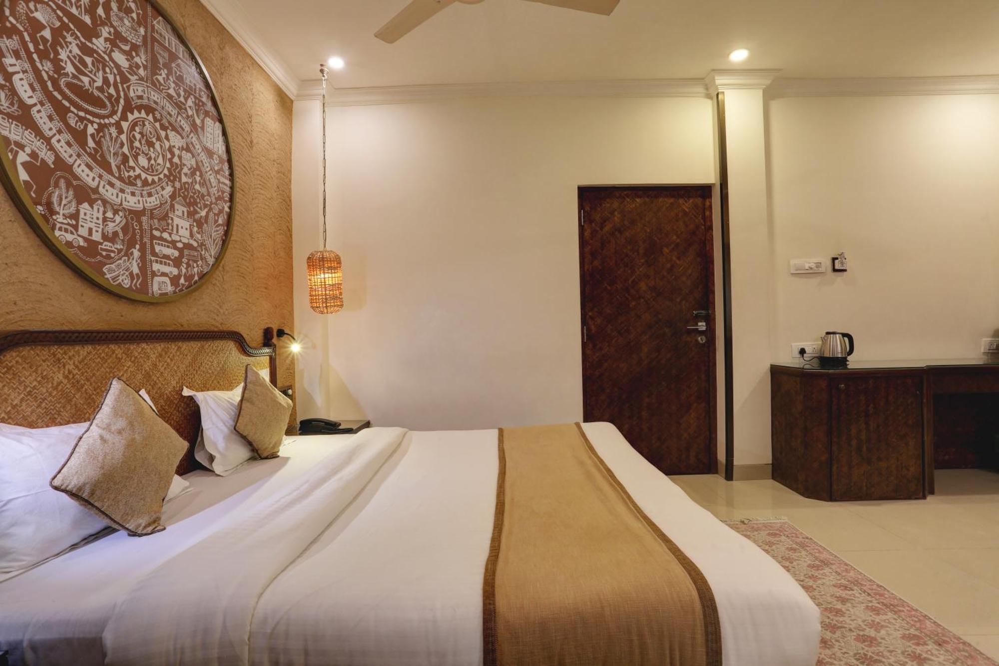 Accord Hotel Mumbai Exterior photo