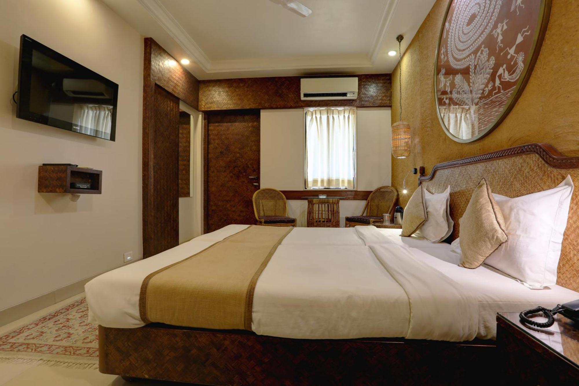 Accord Hotel Mumbai Exterior photo