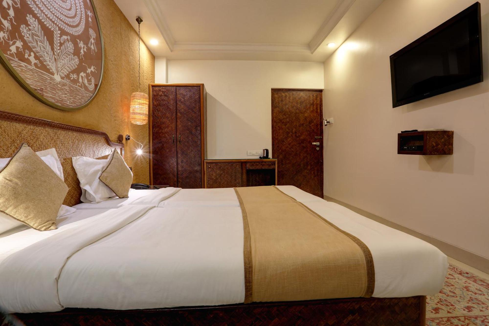 Accord Hotel Mumbai Exterior photo