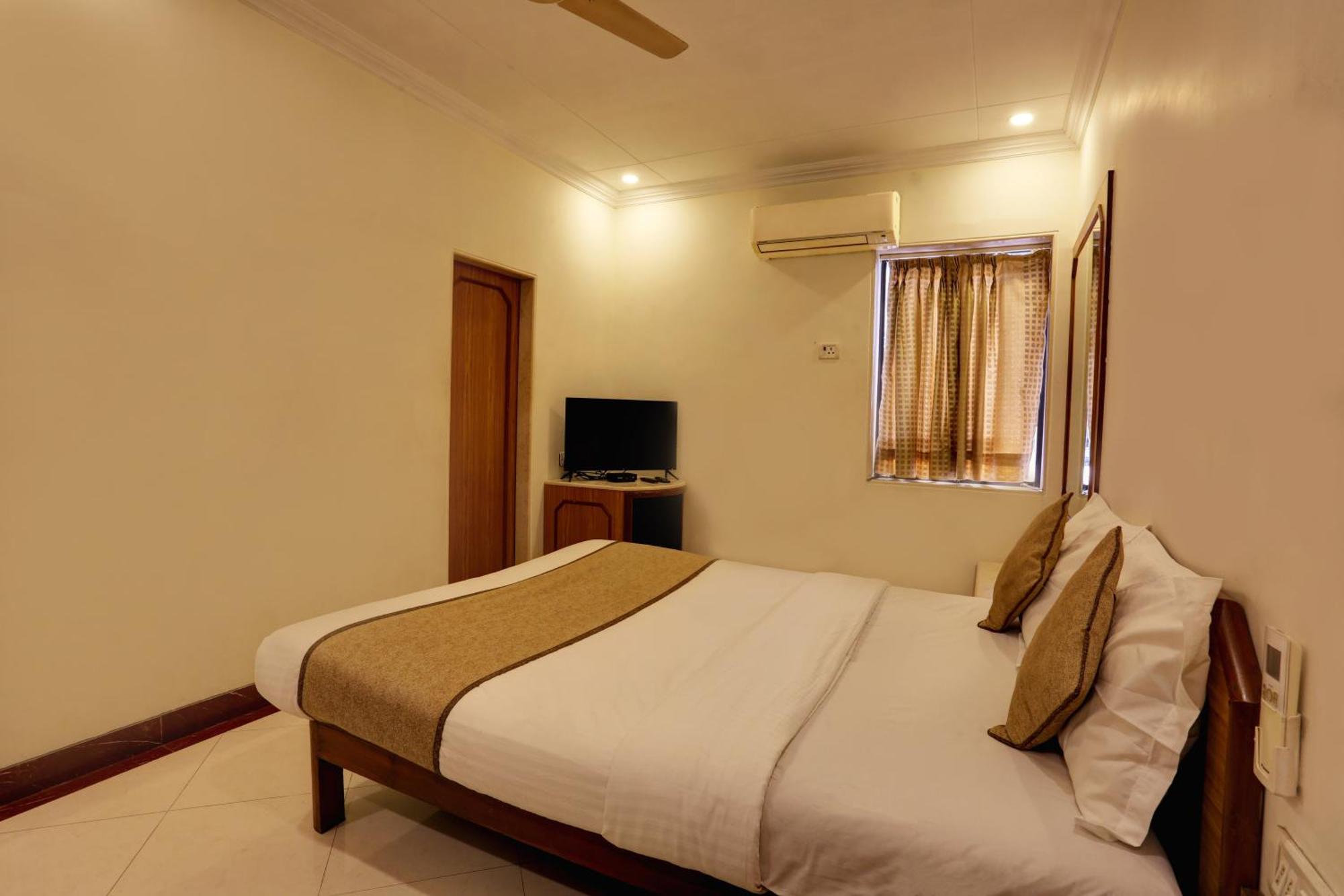 Accord Hotel Mumbai Exterior photo
