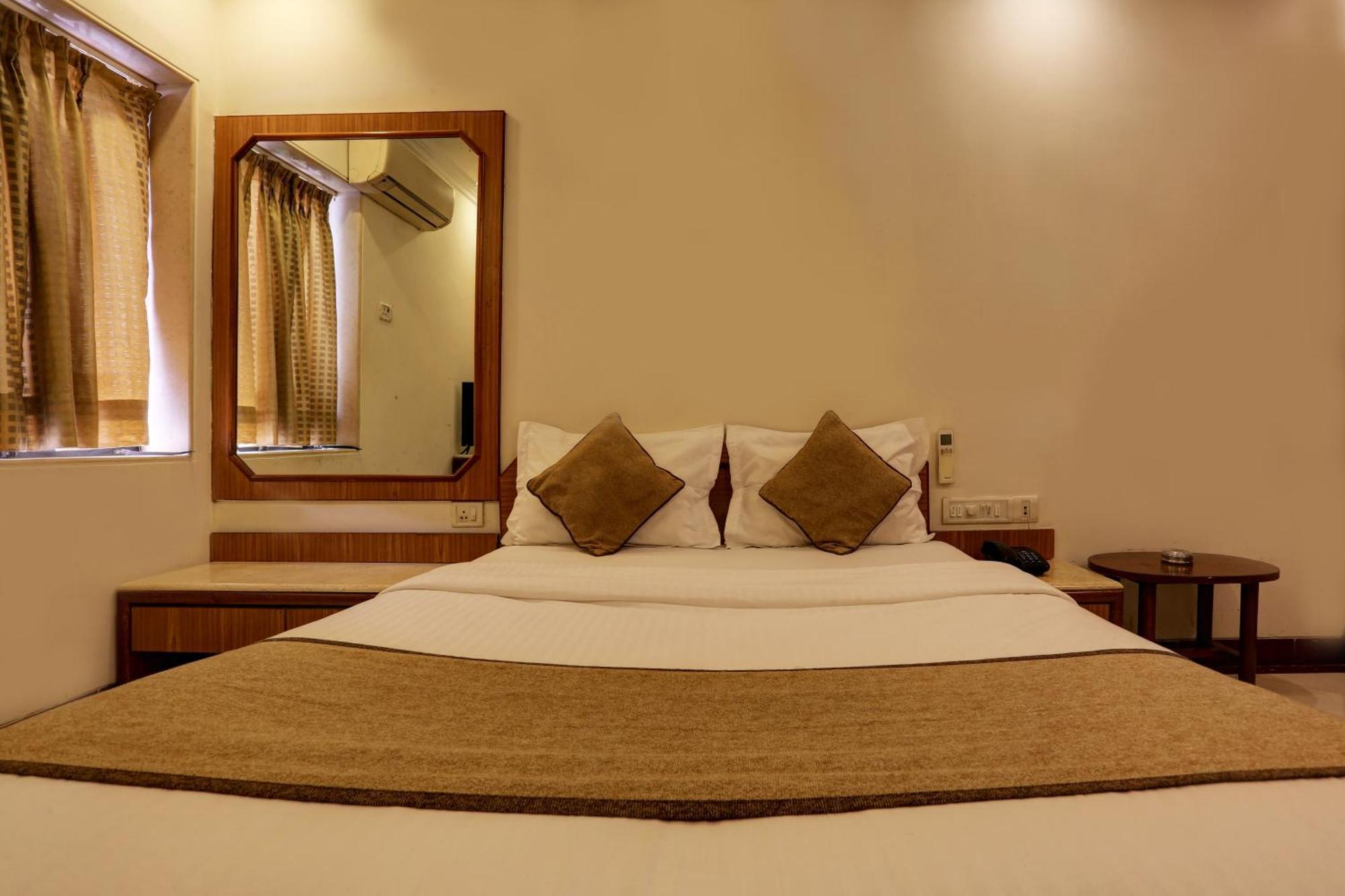Accord Hotel Mumbai Exterior photo