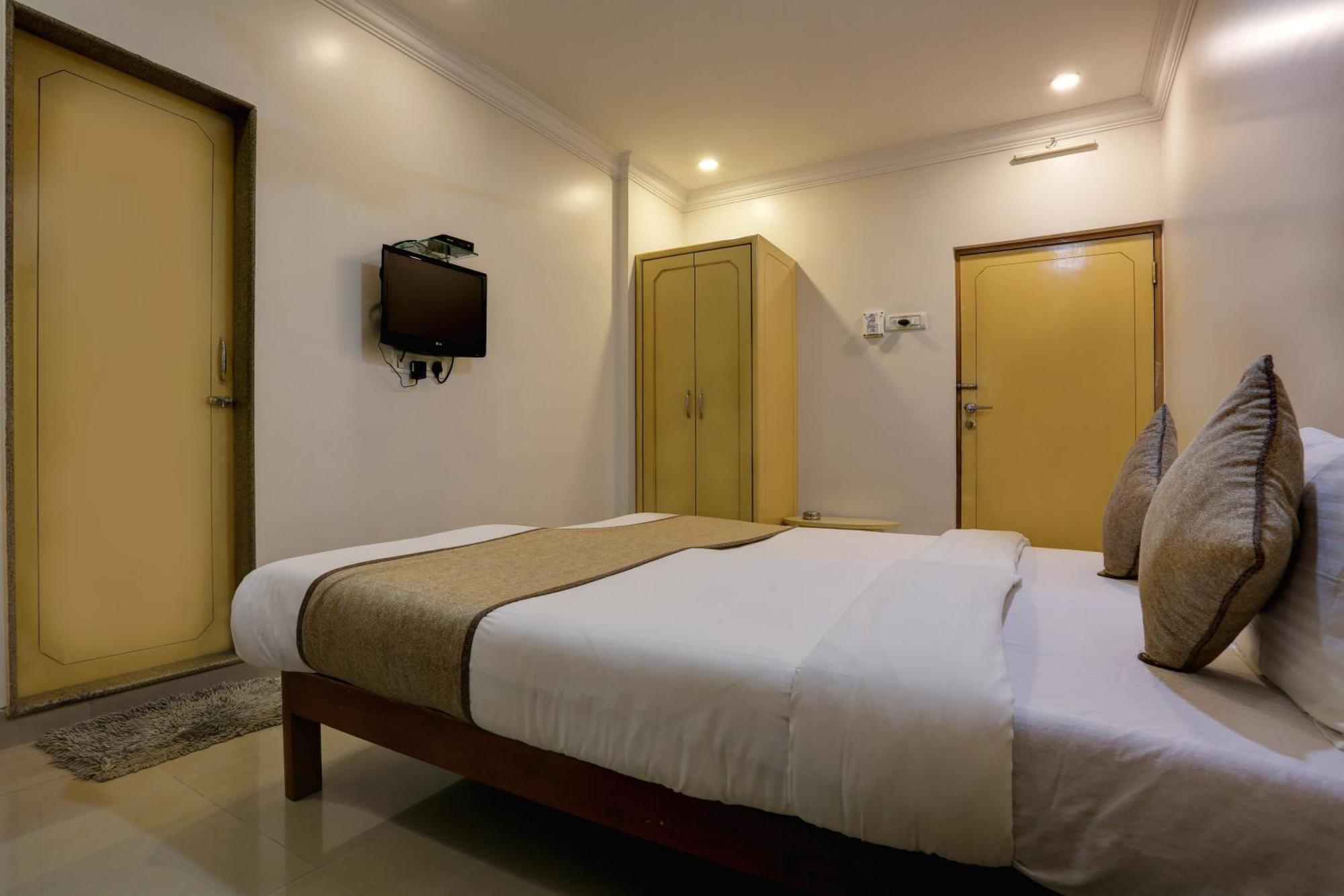 Accord Hotel Mumbai Exterior photo