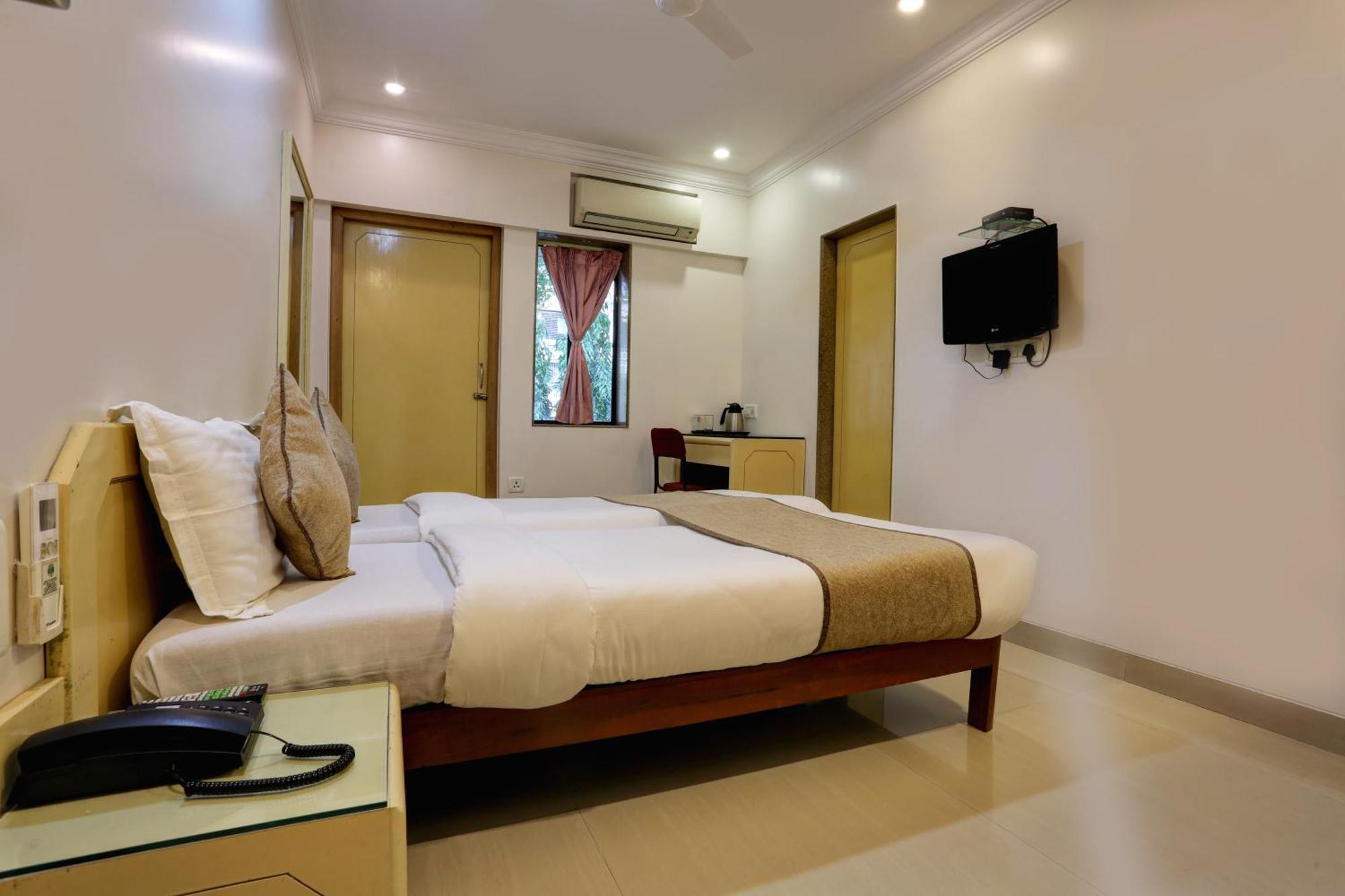 Accord Hotel Mumbai Exterior photo