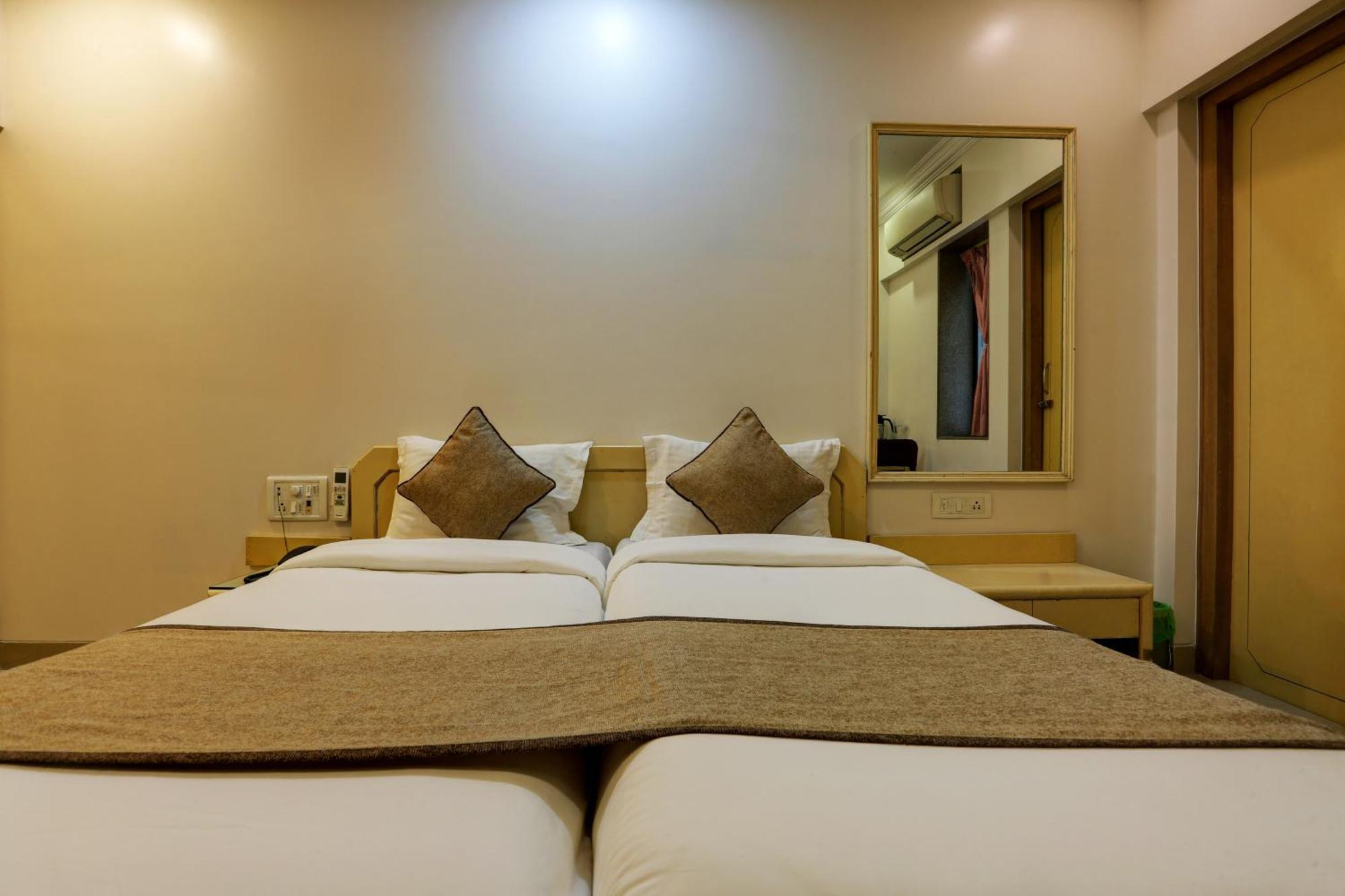Accord Hotel Mumbai Exterior photo