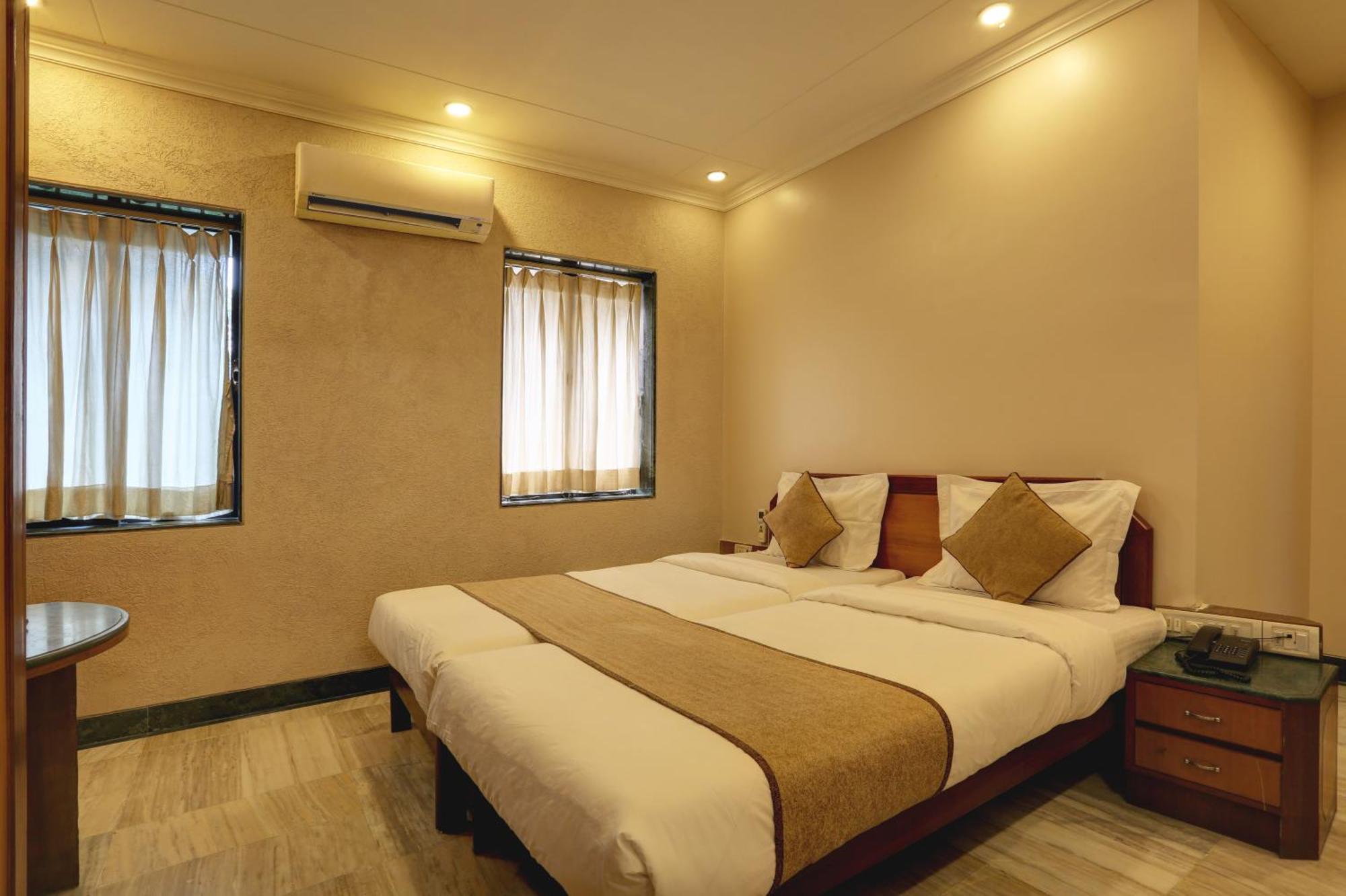 Accord Hotel Mumbai Exterior photo