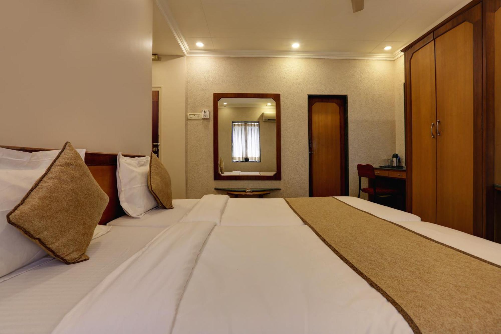 Accord Hotel Mumbai Exterior photo