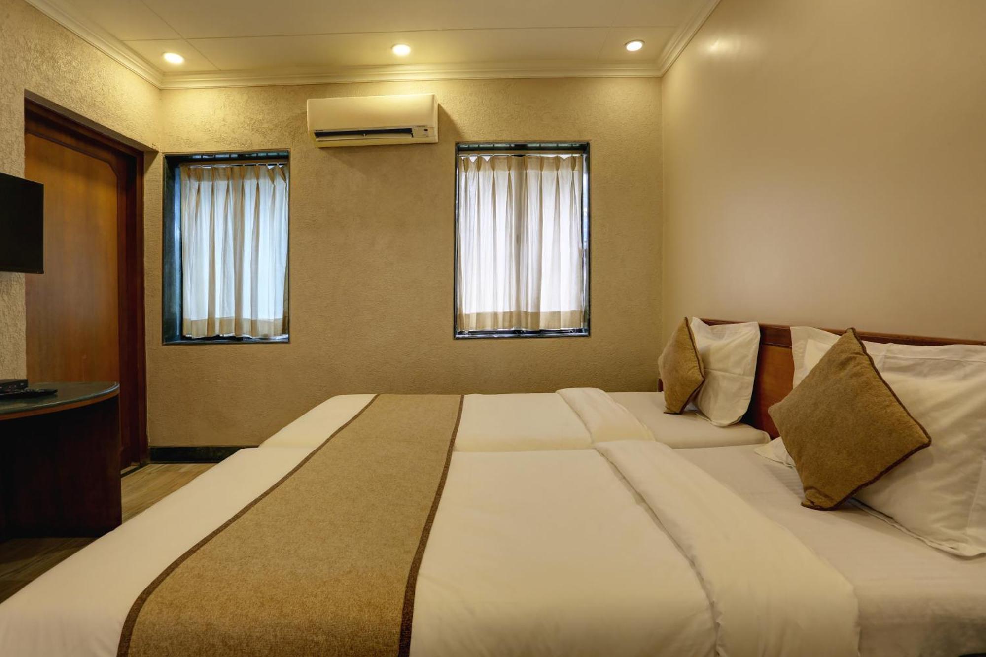 Accord Hotel Mumbai Exterior photo