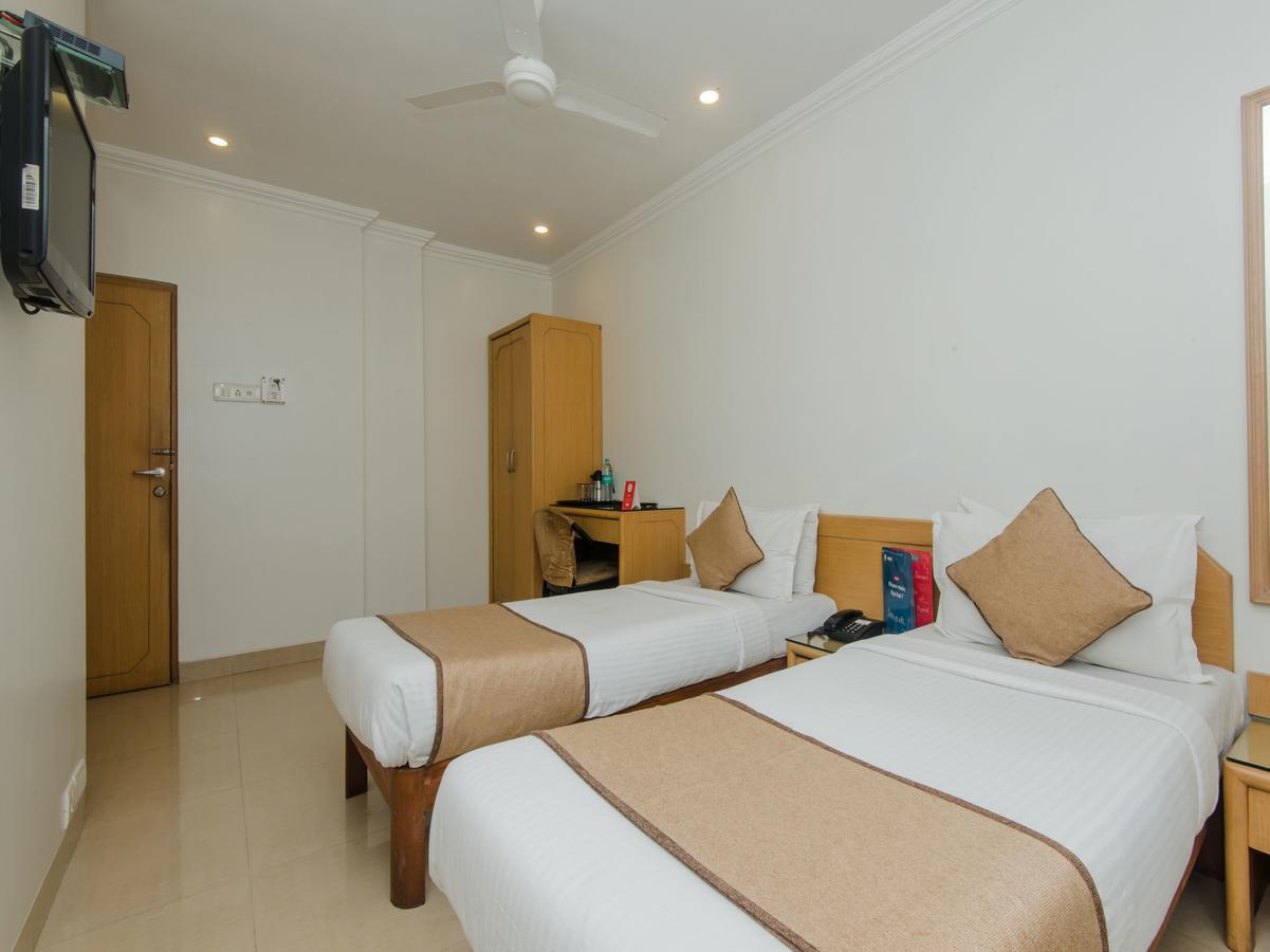 Accord Hotel Mumbai Exterior photo